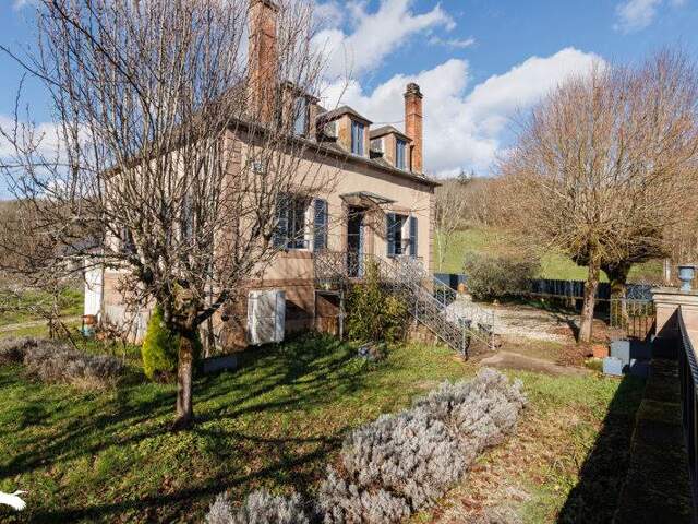 Maison en pierre de 6 pièces principales — photo du bien