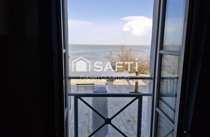 La vue sur la mer , la luminosité , la ville sur l ile de ré ! pres du port ! — photo 3