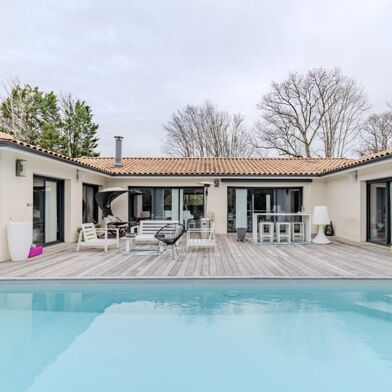 Maison 7 pièces 680550 €