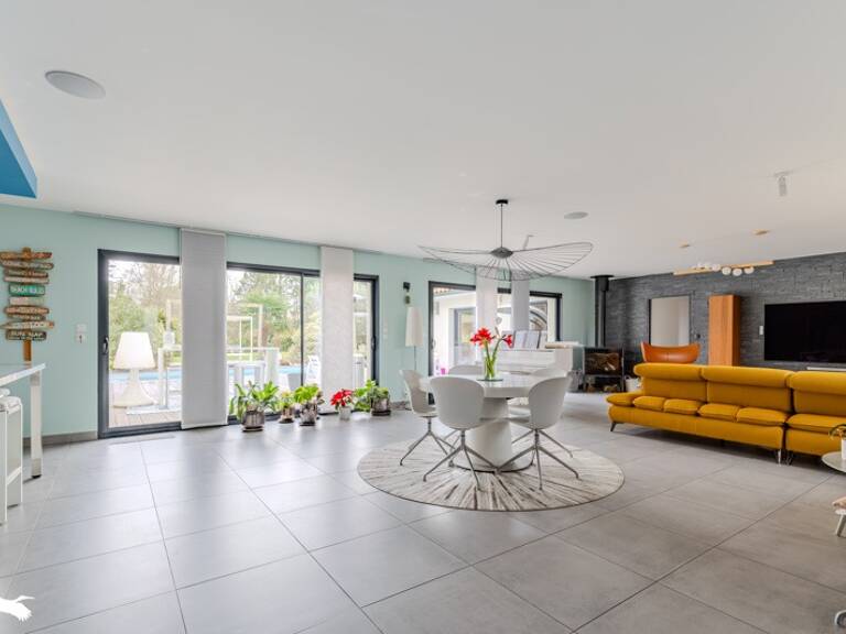 Contemporaine de 7 pièces principales — photo 1