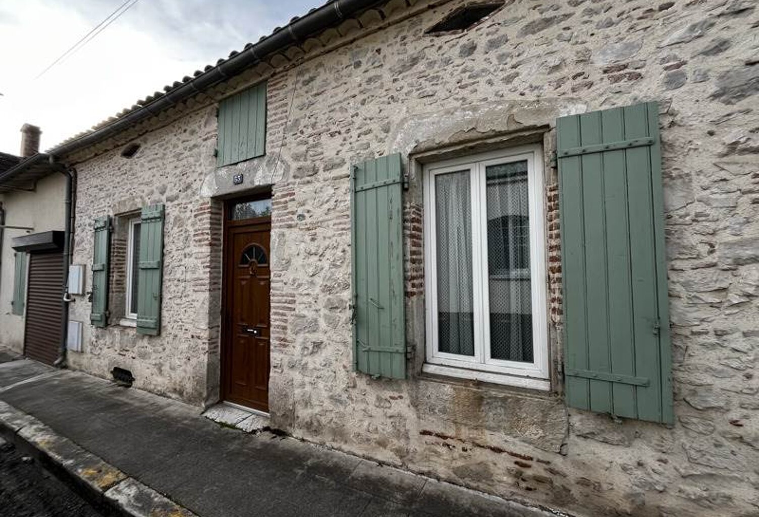 Maison en pierre de 4 pièces principales — photo 1