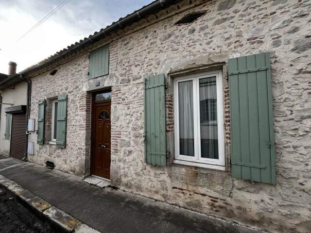 Maison en pierre de 4 pièces principales — photo du bien