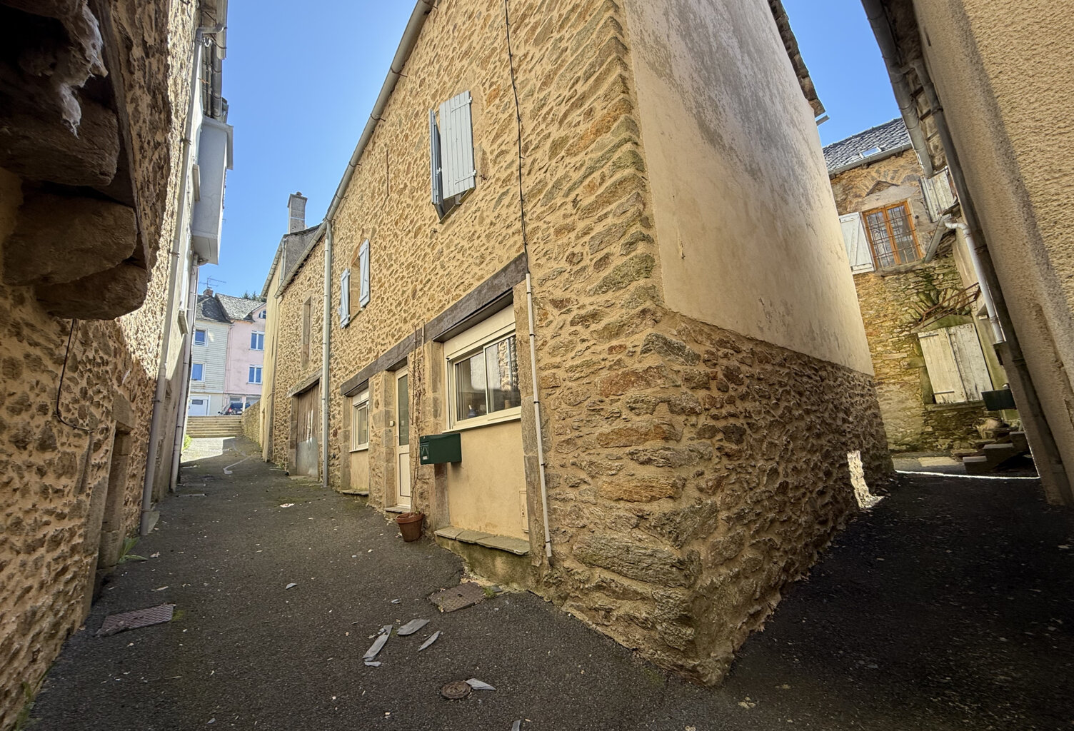 Maison entièrement rénovée au cœur de Rieupeyroux. — photo 1