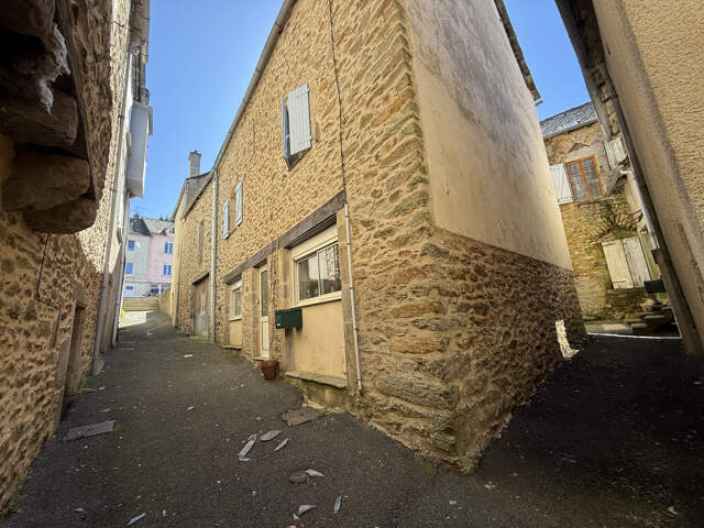Maison entièrement rénovée au cœur de Rieupeyroux. — photo du bien