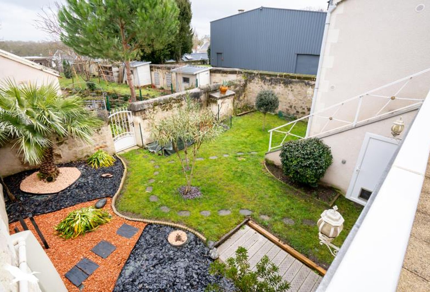 Maison en pierre de 8 pièces principales — photo 1