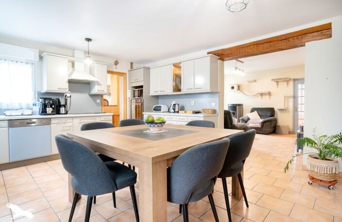 Maison en pierre de 8 pièces principales — photo 2