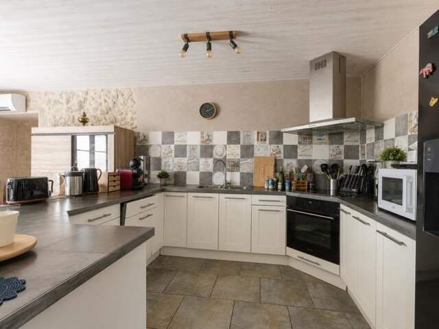Maison en pierre de 5 pièces principales — photo du bien