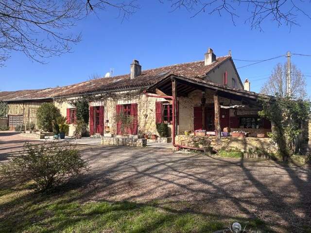 Maison en pierre de 9 pièces principales — photo du bien