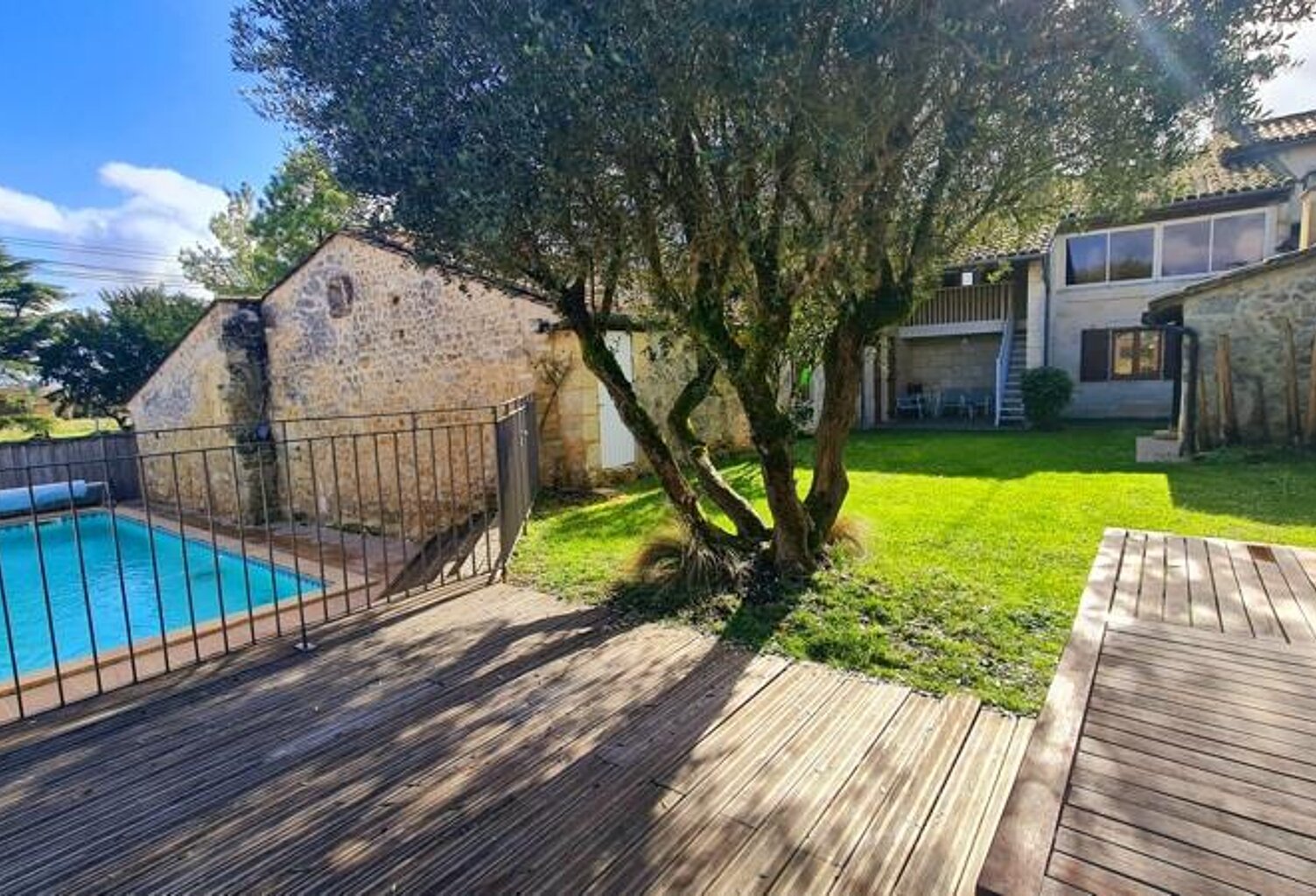 Maison en pierre de 6 pièces principales — photo 1