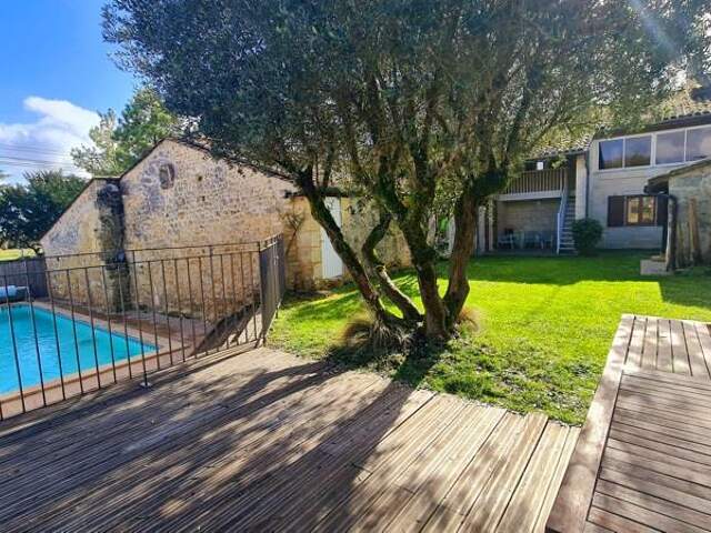 Maison en pierre de 6 pièces principales — photo du bien