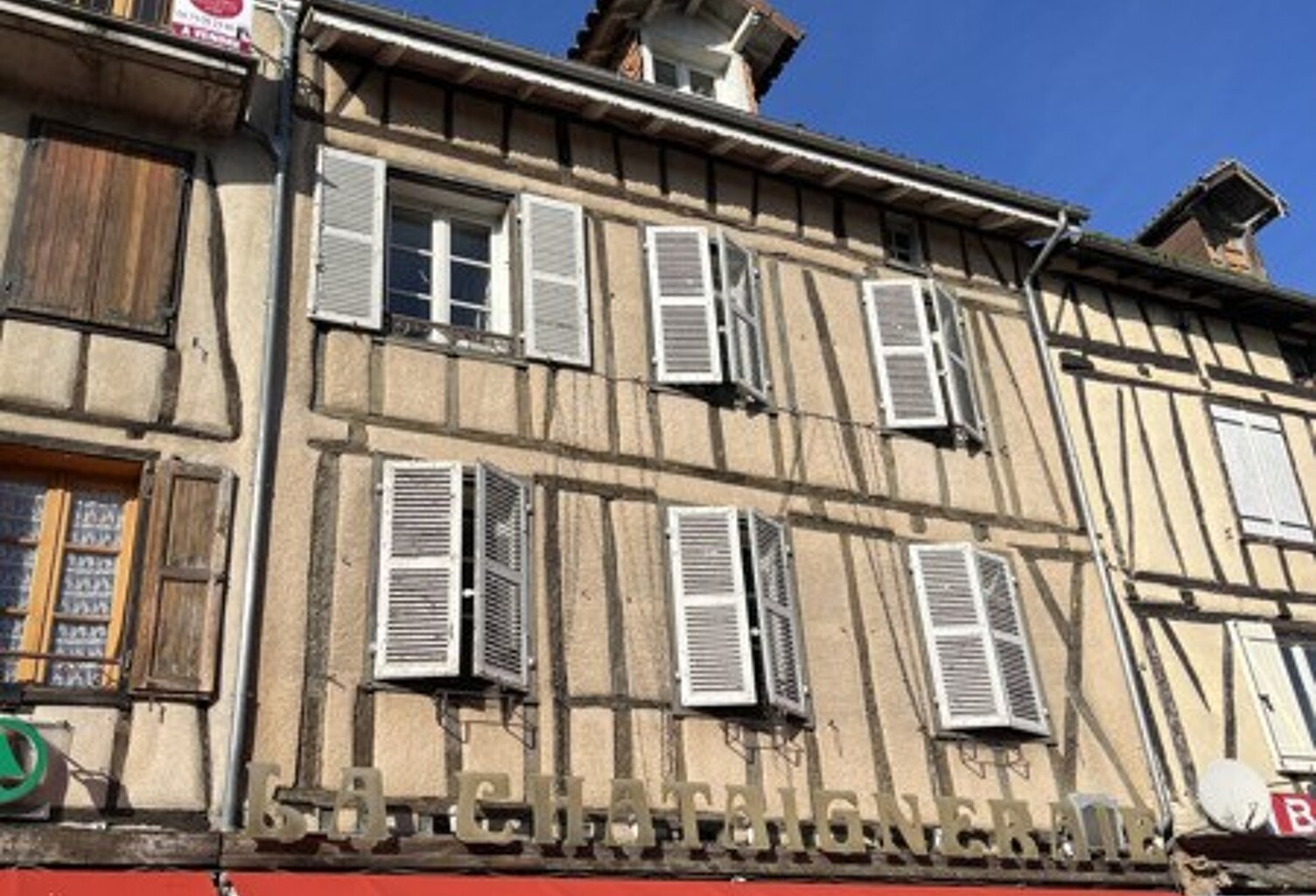 Vente immeuble   Maurs (15600) — photo 1