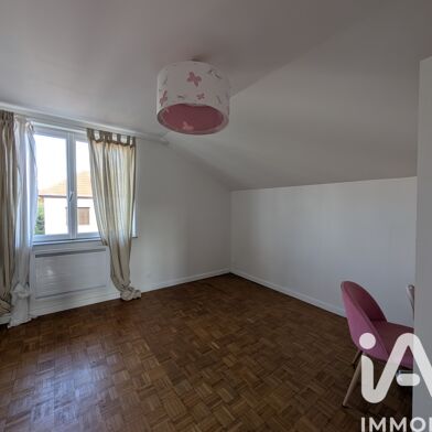 Maison 5 pièces 2300 €