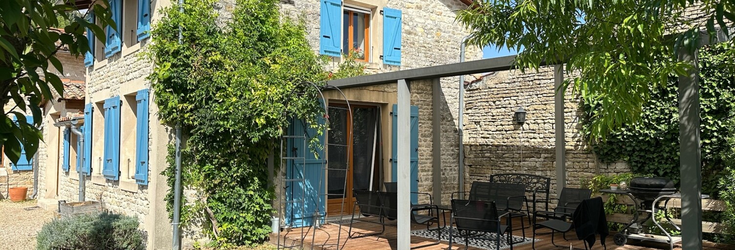 Maison 7 Pièces 203 m² à vendre à Fontenille-Saint-Martin-d'Entraigues (79110)