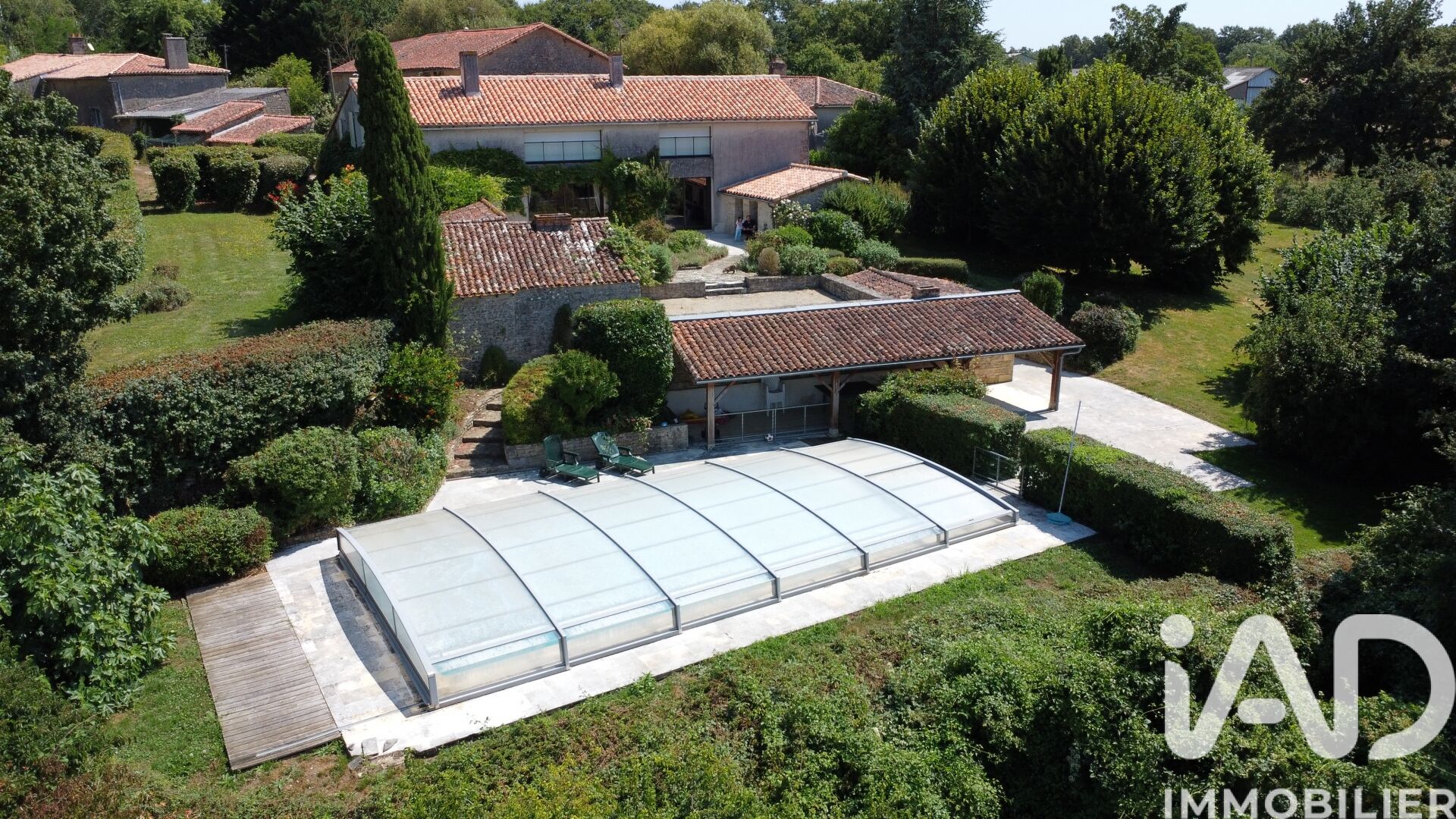 Jousse - 214m² - 4p. - 3ch.