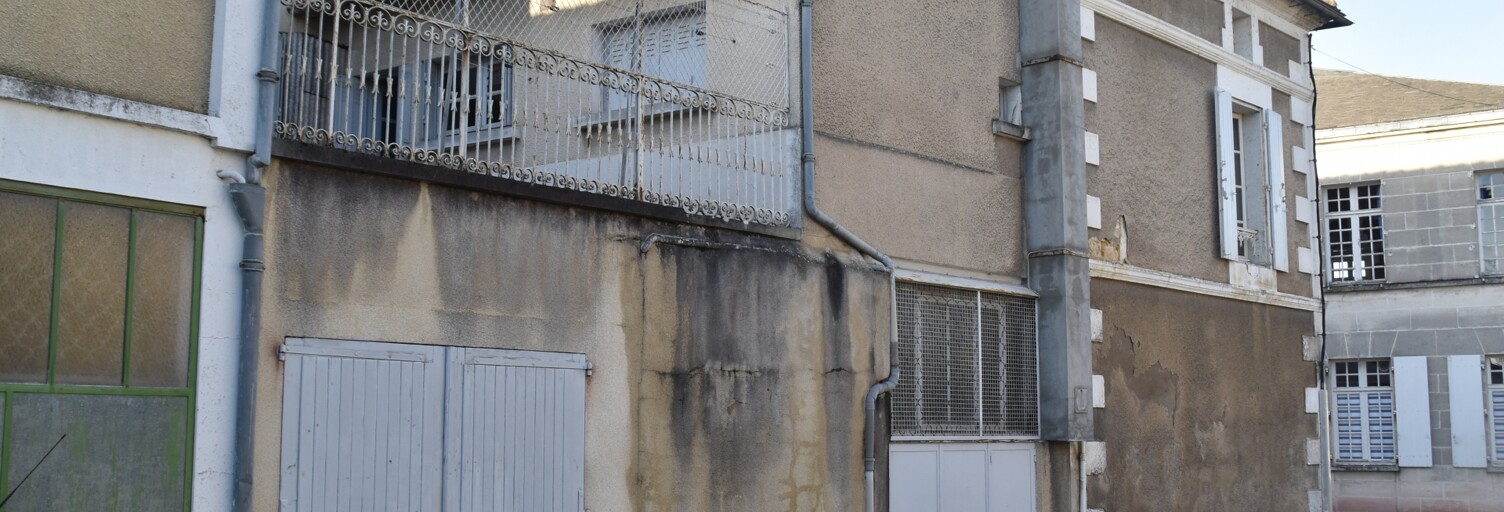 Immeuble  242 m² à vendre à La Couronne (16400)