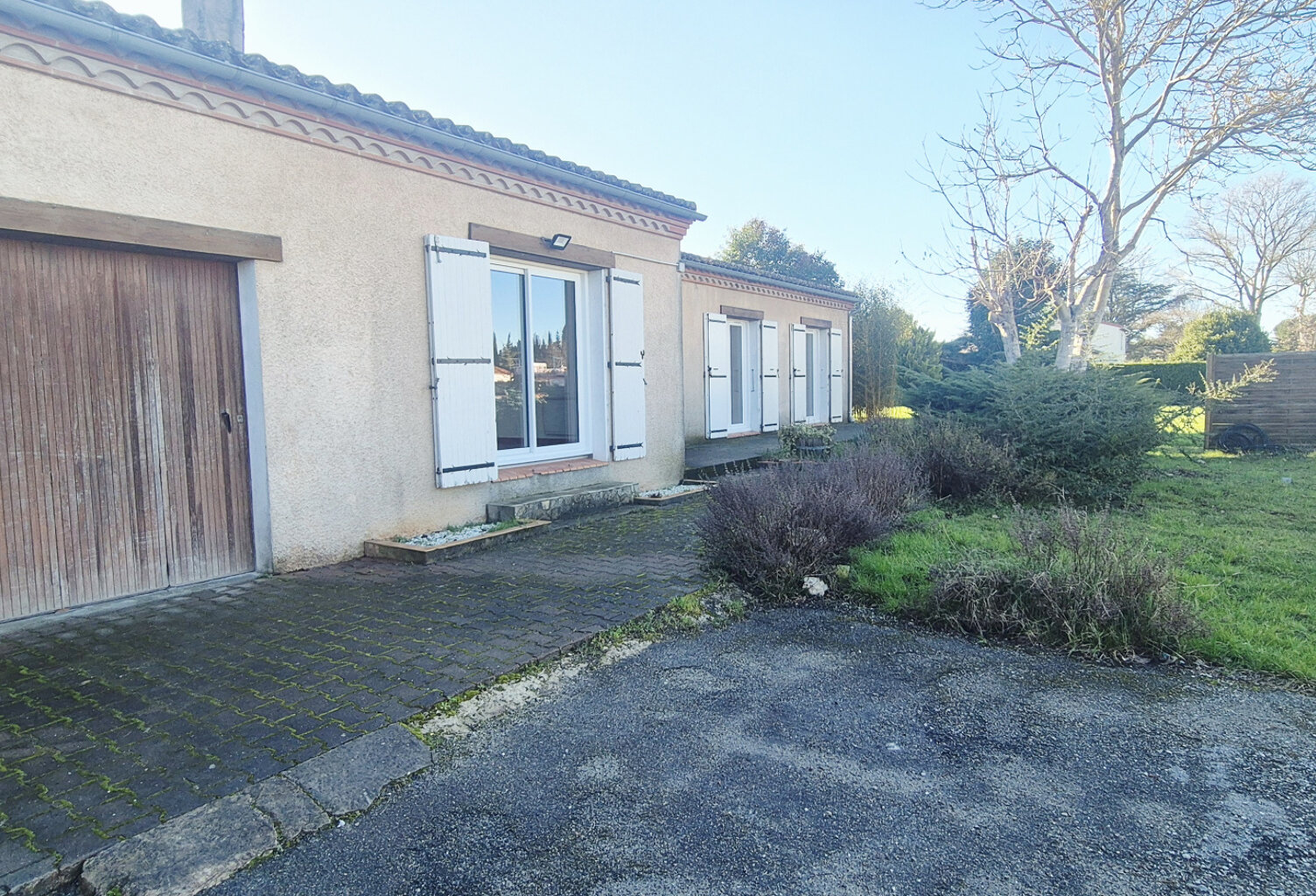 Maison de plain-pied avec dépendances   Villeneuve-la-Comptal — photo 1