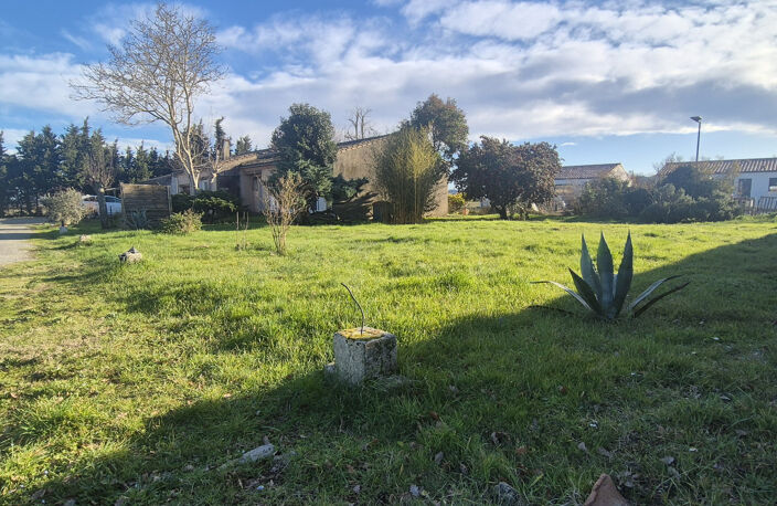 Maison de plain-pied avec dépendances   Villeneuve-la-Comptal — photo 2
