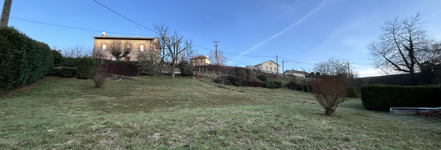 Terrain  1850 m² à vendre à Bussières (42510)