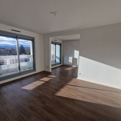 Appartement 2 pièces 910 €