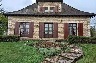 Venez découvrir cette agréable maison à rénover dans un quartier calme et proche des commerces — photo du bien