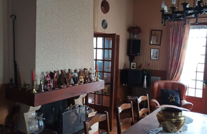 Venez découvrir cette agréable maison à rénover dans un quartier calme et proche des commerces — photo 2