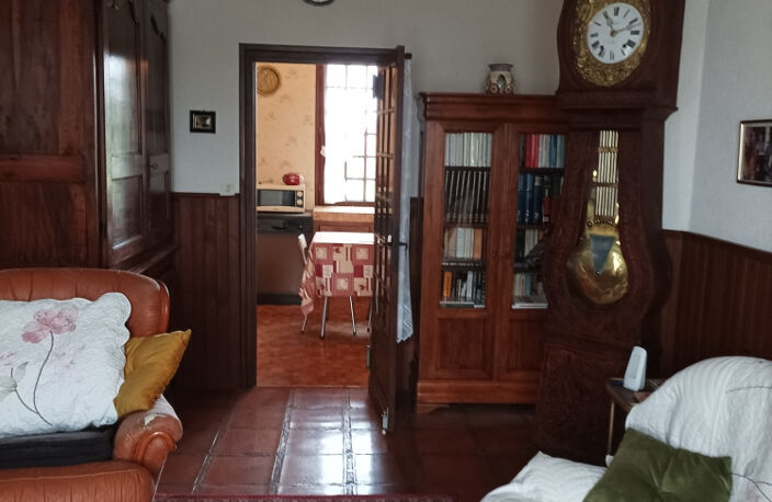 Venez découvrir cette agréable maison à rénover dans un quartier calme et proche des commerces — photo 5