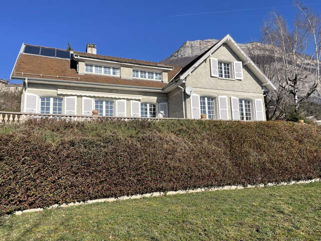 MAISON DE FAMILLE CORENC — photo du bien