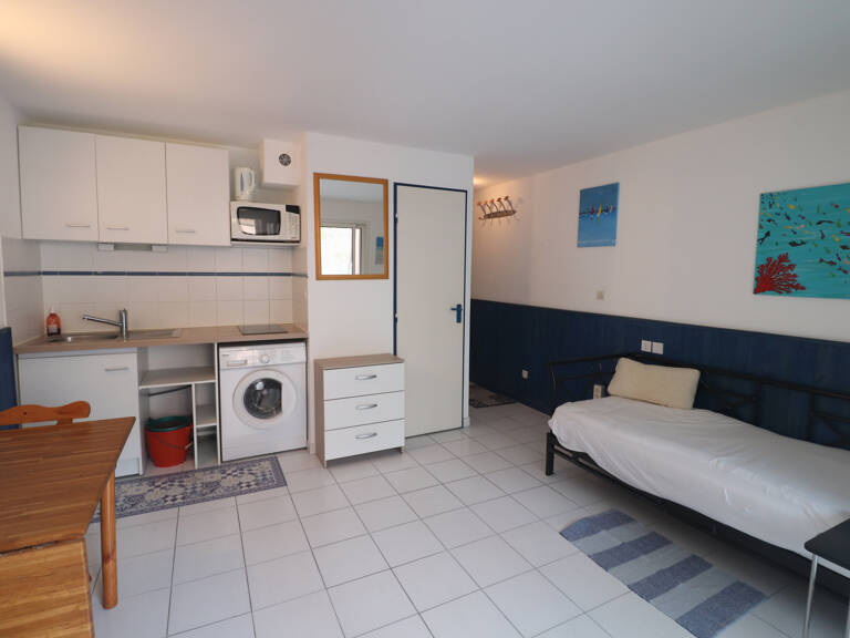 A VENDRE STUDIO AVEC LOGGIA ET TERRASSE A LA CORNICHE — photo 1