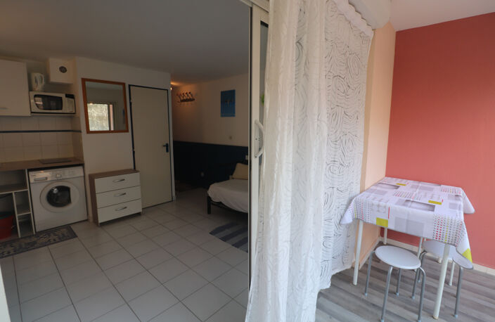 A VENDRE STUDIO AVEC LOGGIA ET TERRASSE A LA CORNICHE — photo 4