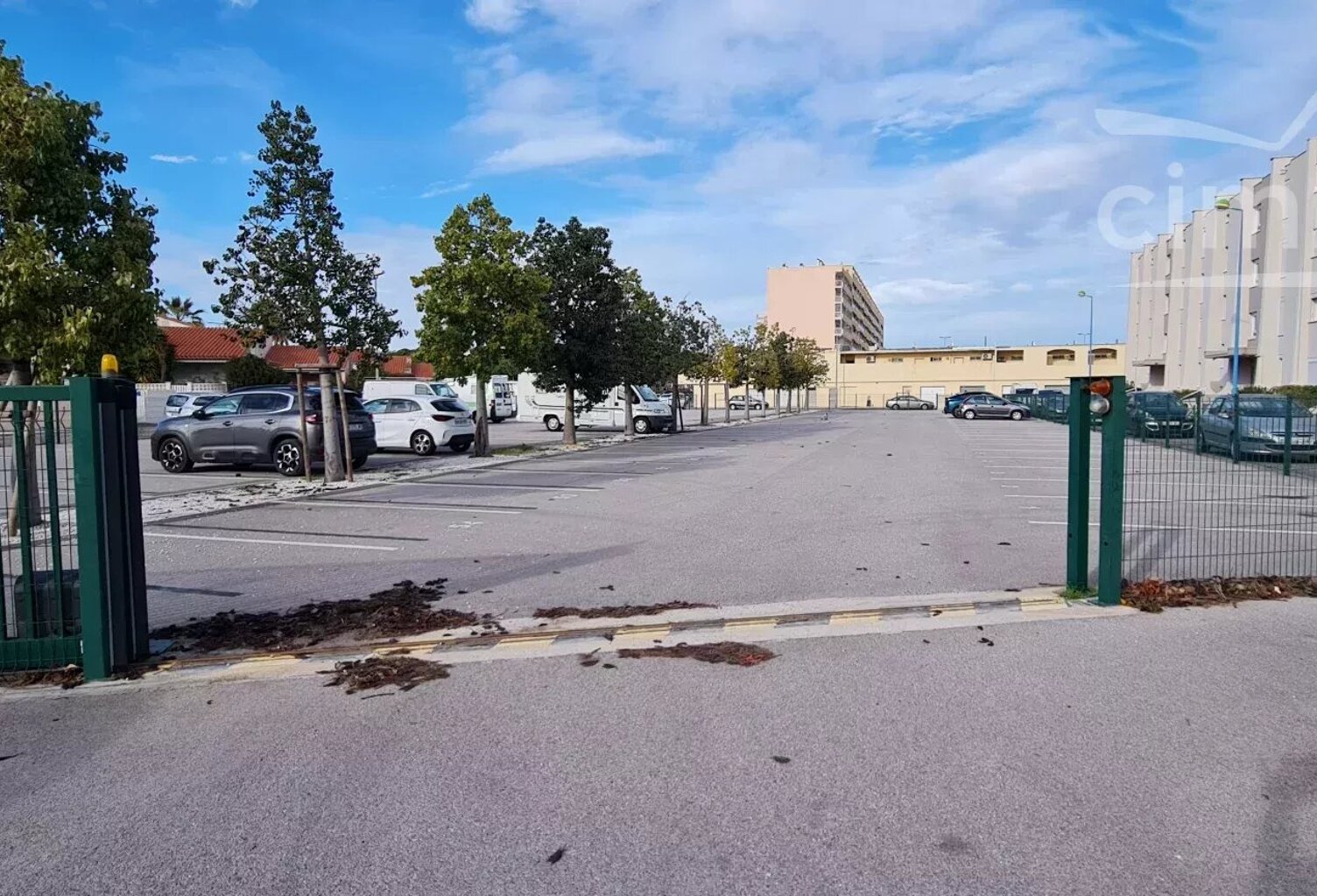 VENTE - ST CYPRIEN PORT 66750 - PLUSIEURS PLACES DE PARKING SECU — photo 1