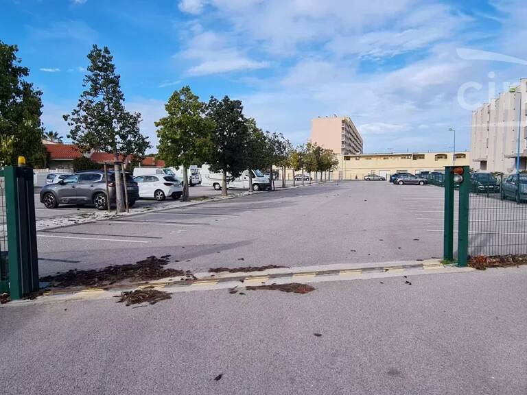 VENTE - ST CYPRIEN PORT 66750 - PLUSIEURS PLACES DE PARKING SECU — photo 1