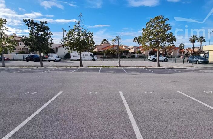 VENTE - ST CYPRIEN PORT 66750 - PLUSIEURS PLACES DE PARKING SECU — photo 2