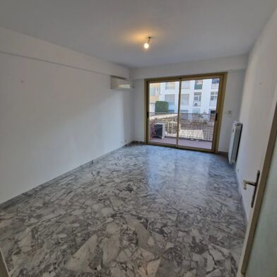 Appartement 1 pièces 725 €