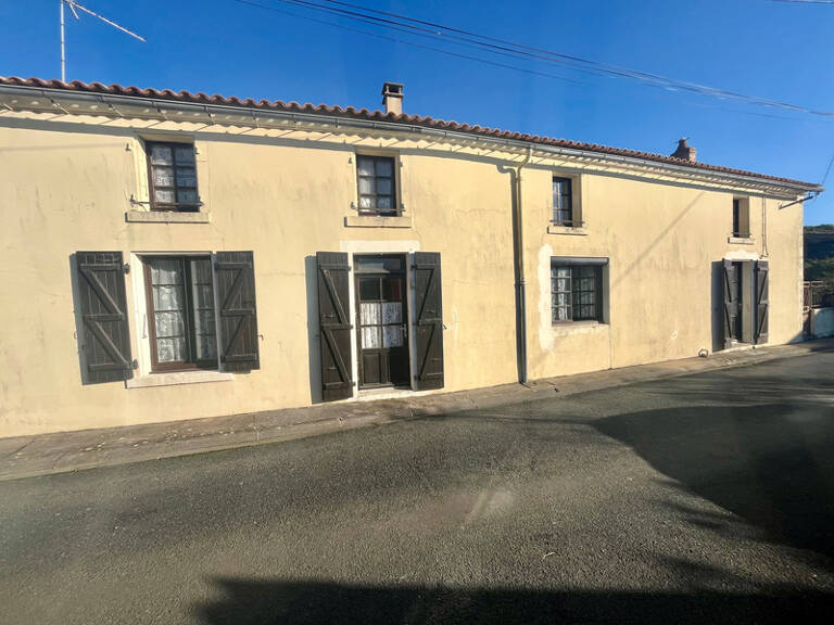 LE GUE DE VELLUIRE (85770) AU CALME ABSOLU MAISON EN PIERRES AVEC GRANGES ET DEPENDANCES SUR 4500M² — photo 1