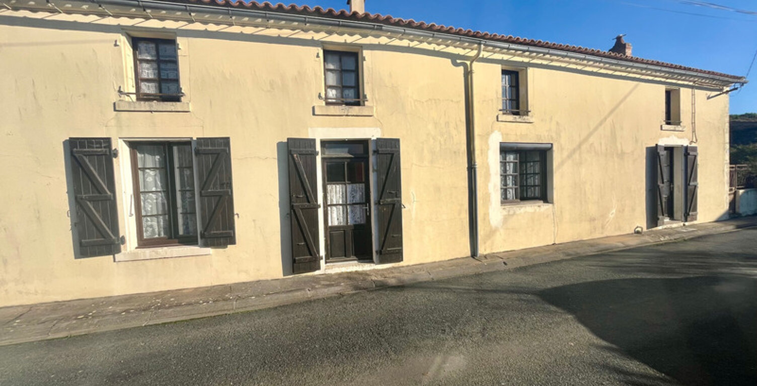LE GUE DE VELLUIRE (85770) AU CALME ABSOLU MAISON EN PIERRES AVEC GRANGES ET DEPENDANCES SUR 4500M² — photo 1