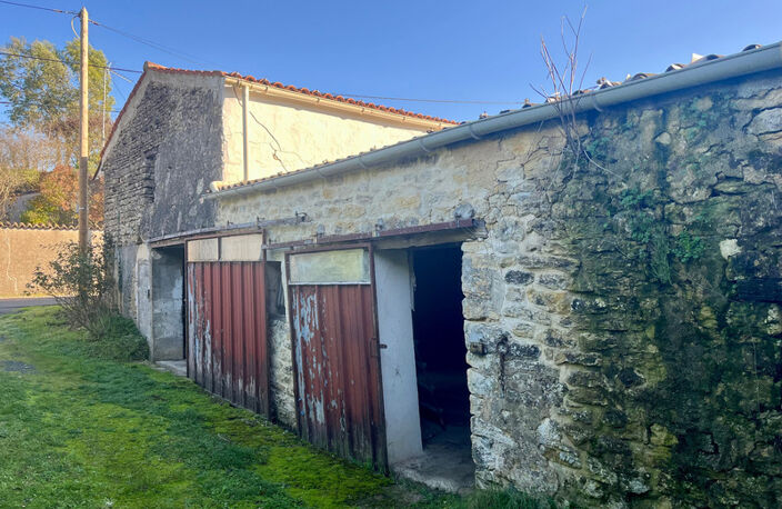 LE GUE DE VELLUIRE (85770) AU CALME ABSOLU MAISON EN PIERRES AVEC GRANGES ET DEPENDANCES SUR 4500M² — photo 3