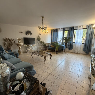 Appartement 3 pièces 303100 €