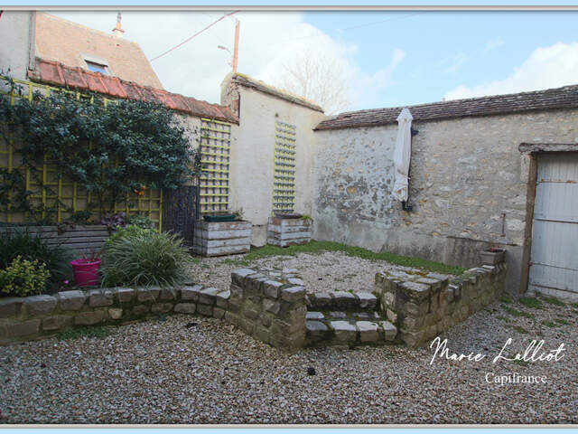 Dpt Loiret (45), à vendre coeur de ville PUISEAUX, 191m², 5 chambres, cour, pierres, poutres, tomettes — photo du bien