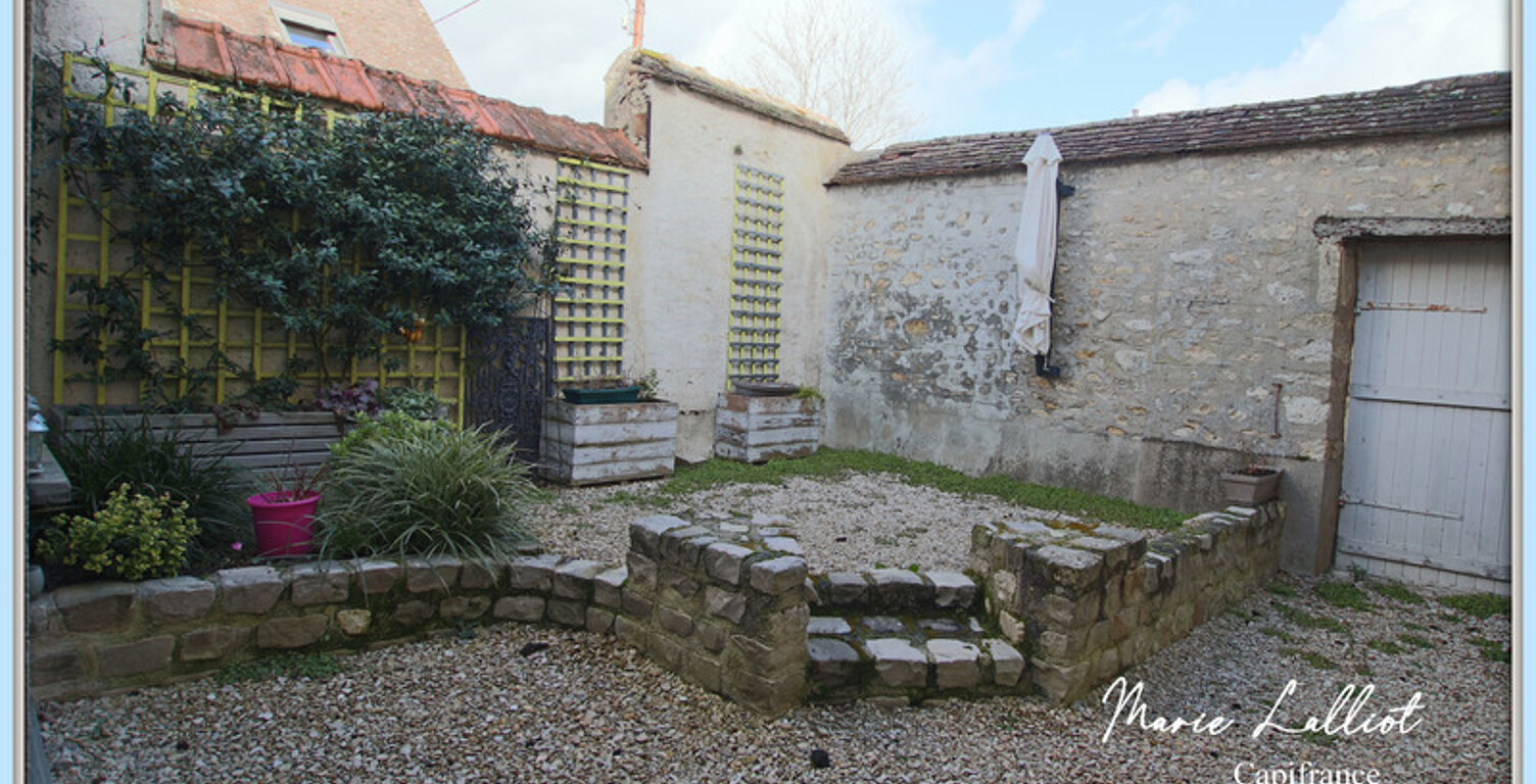 Dpt Loiret (45), à vendre coeur de ville PUISEAUX, 191m², 5 chambres, cour, pierres, poutres, tomettes — photo 1