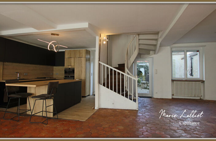 Dpt Loiret (45), à vendre coeur de ville PUISEAUX, 191m², 5 chambres, cour, pierres, poutres, tomettes — photo 3