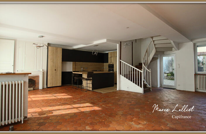 Dpt Loiret (45), à vendre coeur de ville PUISEAUX, 191m², 5 chambres, cour, pierres, poutres, tomettes — photo 4