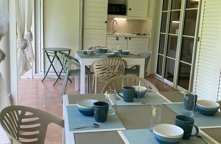 A VENDRE - ENSEMBLE RARE DE 2 STUDIOS COMMUNICANTS – BORD DE MER SAINTE ANNE — photo 2