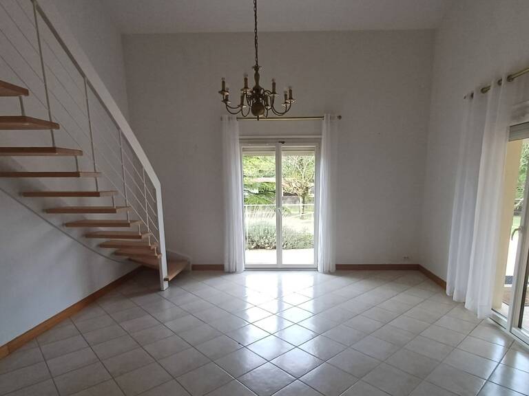 Grande maison à vendre 5 pièces FOUQUEBRUNE (16) + dépendances sur terrain d'env 6800 m2 — photo 1