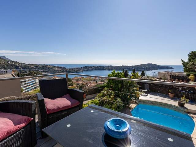 Appartement bas de villa  à vendre 4 pièces VILLEFRANCHE SUR MER (06)vue exceptionnelle piscine privée jardin terrasse garage — photo du bien