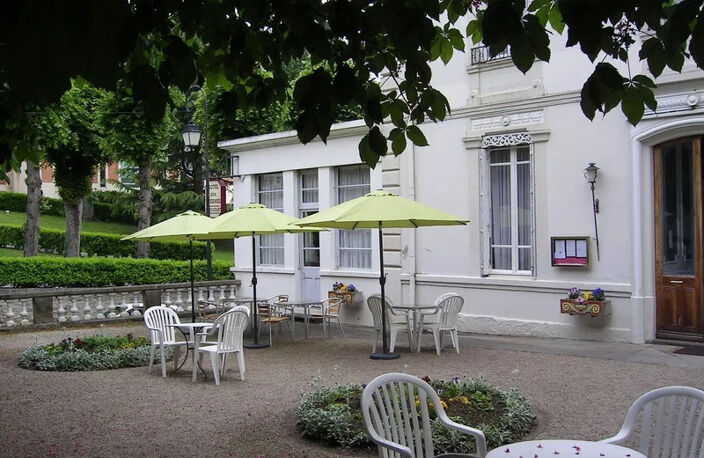 À Vendre – Hôtel** Restaurant – Bourbon-l’Archambault (03160) — photo 2