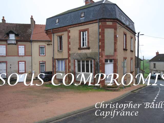 Maison de village, 4 chambres, avec garage et cour — photo du bien
