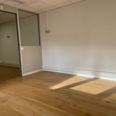 Bureau 6 pièces 397500 €