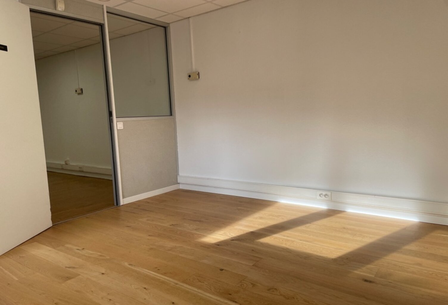 Local/bureau à vendre VILLENEUVE LOUBET - MARINA 7 (06) - sous Offre acceptée — photo 1