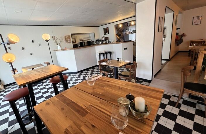 Charente Maritime (17) à DOLUS D'OLERON coeur de bourg A Vendre Fonds commerce Restaurant bistronomique licence 4 — photo 2