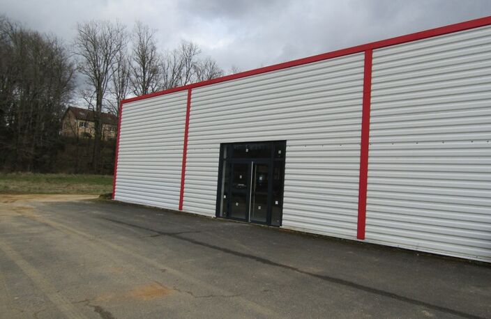 Local commercial refait à neuf de 465m² — photo 3